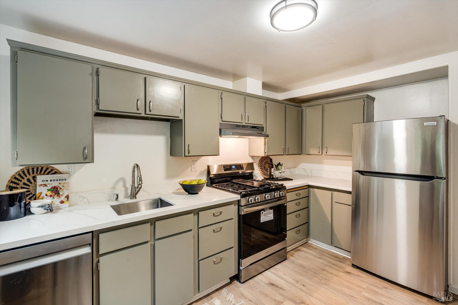 Detail Gallery Image 3 of 37 For 15300 Canyon 3 Rd, Rio Nido,  CA 95471 - 2 Beds | 1 Baths