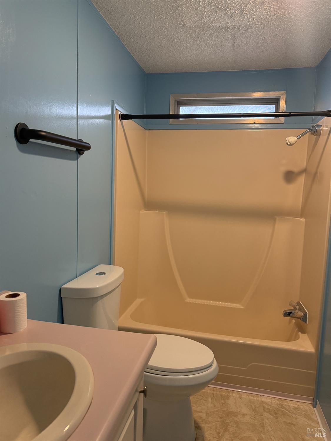 Detail Gallery Image 10 of 11 For 5300 Rexford Way, Santa Rosa,  CA 95403 - 3 Beds | 2 Baths