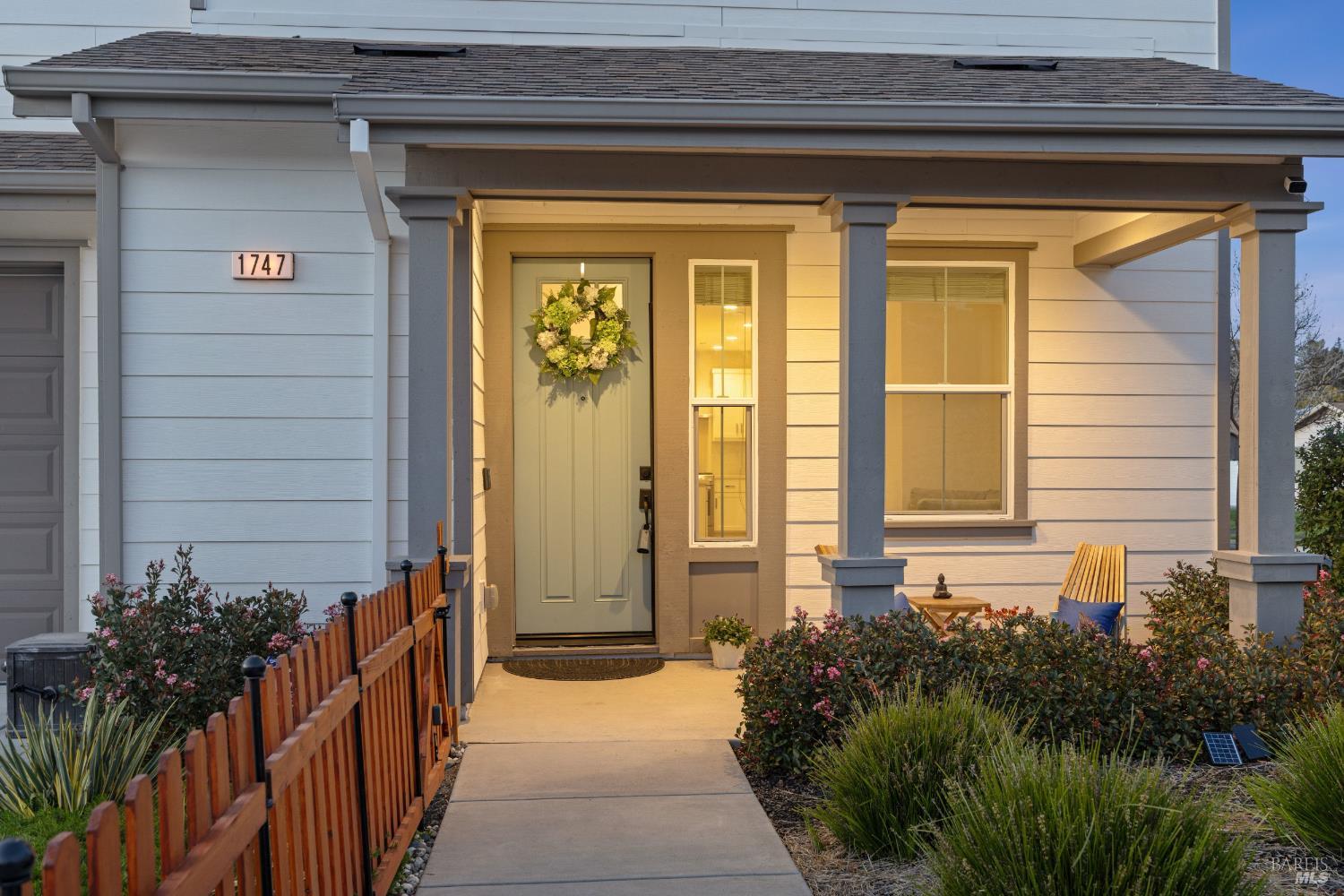 Detail Gallery Image 4 of 44 For 1747 Linden Ln, Santa Rosa,  CA 95404 - 3 Beds | 2/1 Baths