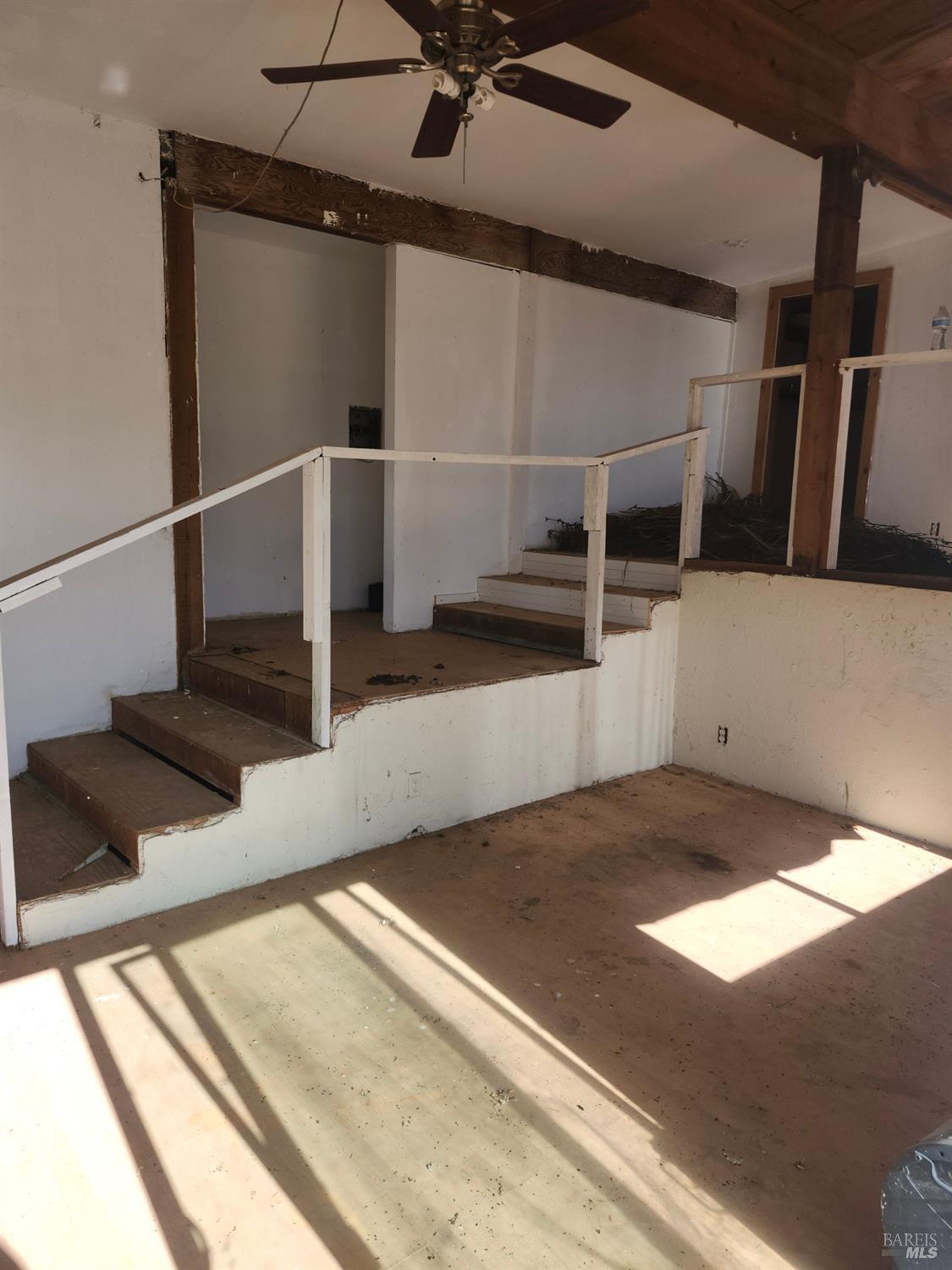 Detail Gallery Image 9 of 14 For 4300 Spyrock Rd, Laytonville,  CA 95585 - 2 Beds | 1 Baths