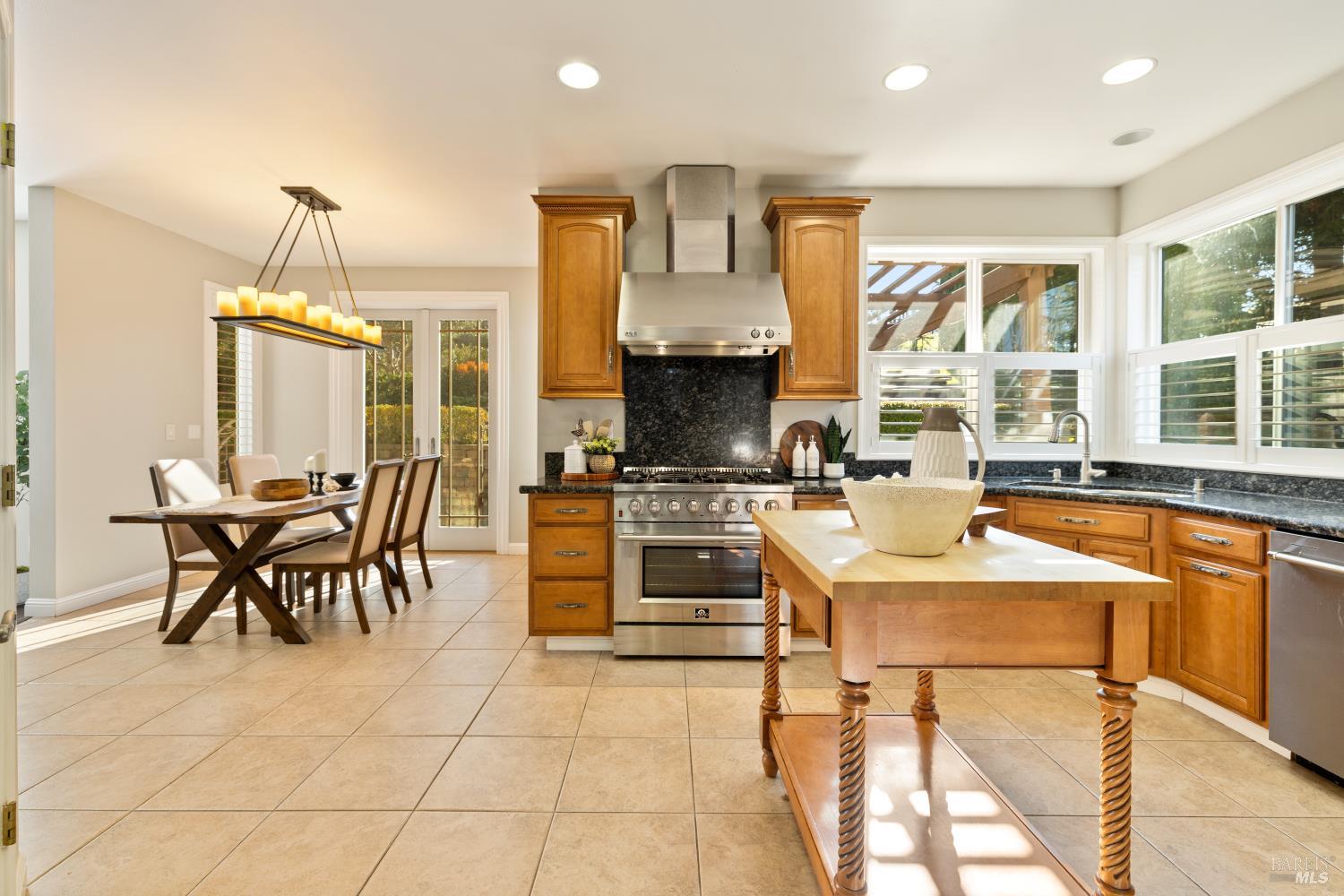 Detail Gallery Image 20 of 91 For 240 Hidden Valley Ln, Vacaville,  CA 95688 - 6 Beds | 3 Baths