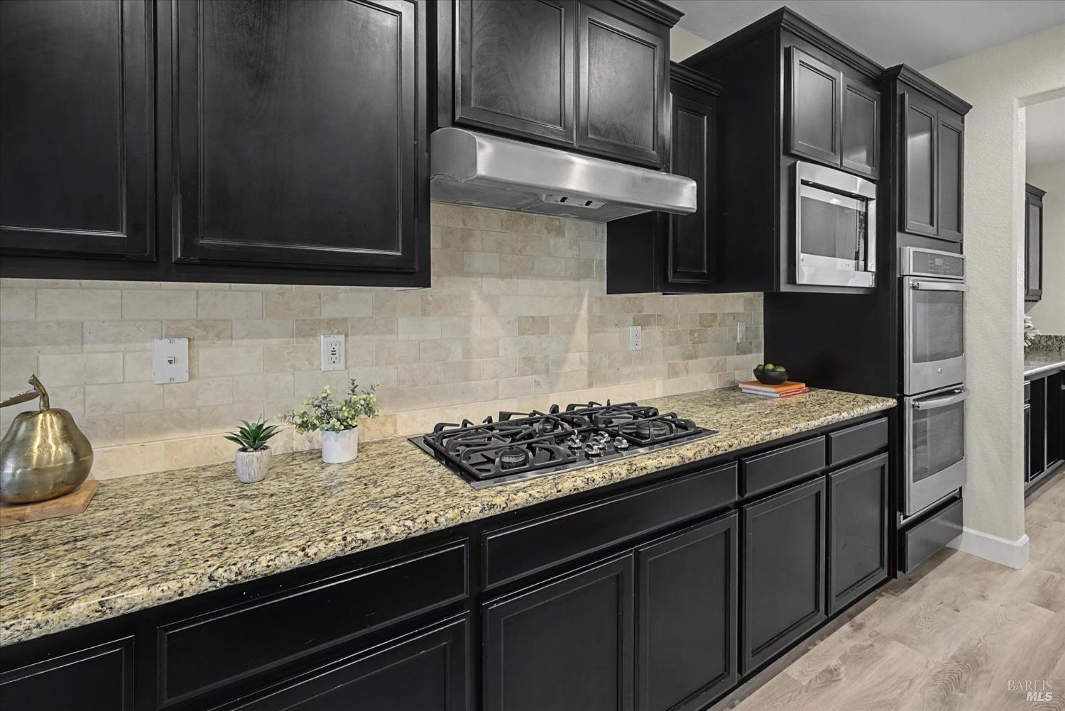 Detail Gallery Image 24 of 73 For 685 Elderberry Loop, Vacaville,  CA 95688 - 5 Beds | 4/1 Baths