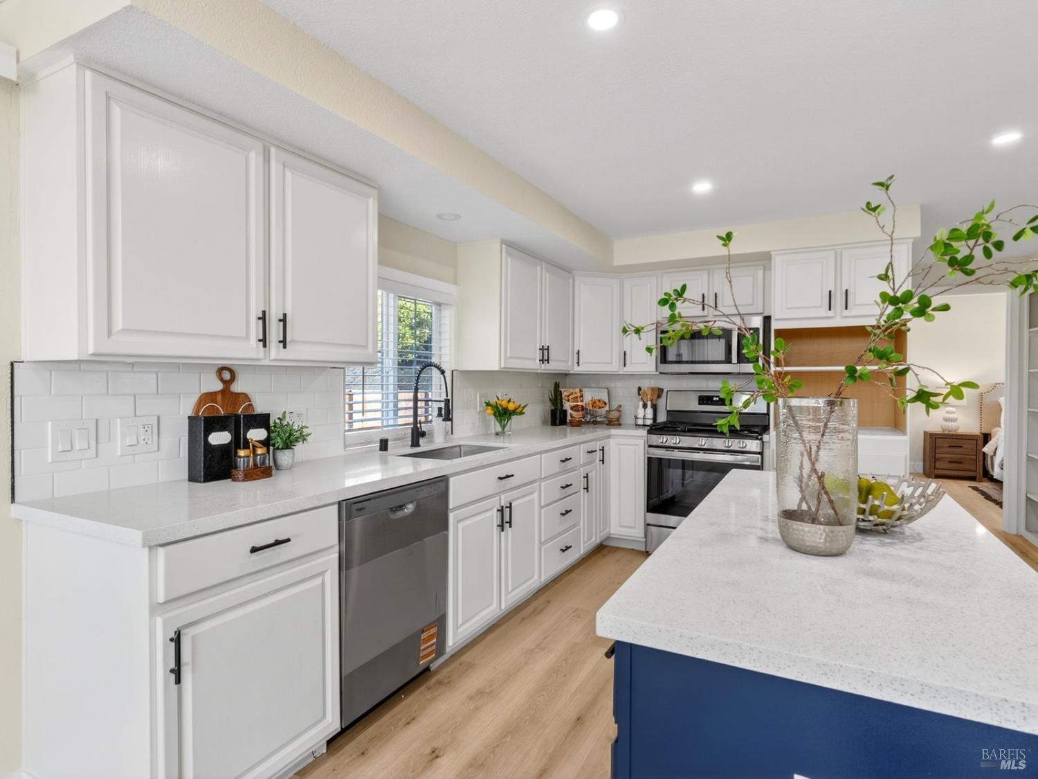 Detail Gallery Image 10 of 44 For 1014 Henry Ct, Vallejo,  CA 94591 - 3 Beds | 2 Baths