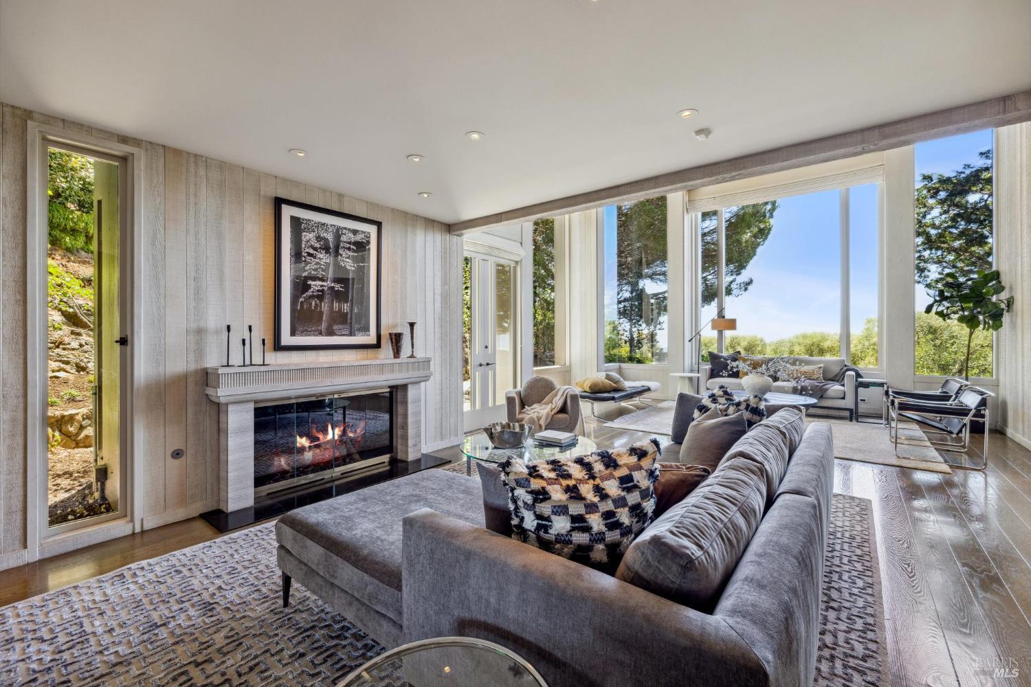 Detail Gallery Image 12 of 99 For 83 Mount Tiburon Rd, Tiburon,  CA 94920 - 6 Beds | 5/1 Baths