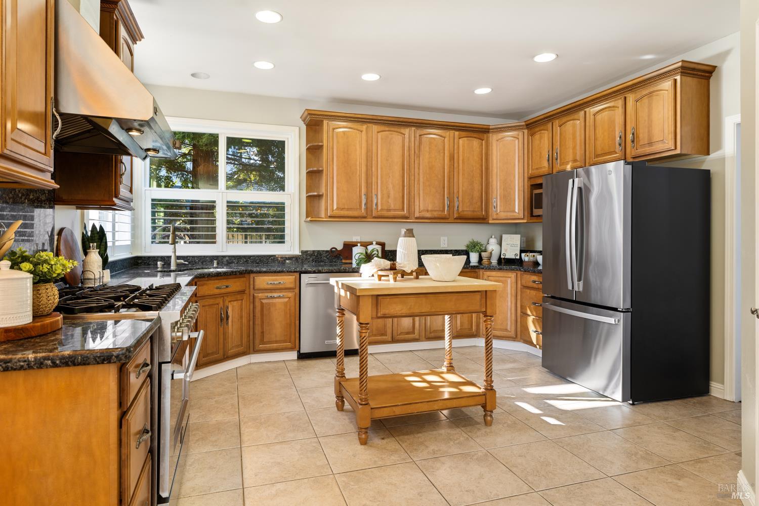 Detail Gallery Image 18 of 91 For 240 Hidden Valley Ln, Vacaville,  CA 95688 - 6 Beds | 3 Baths