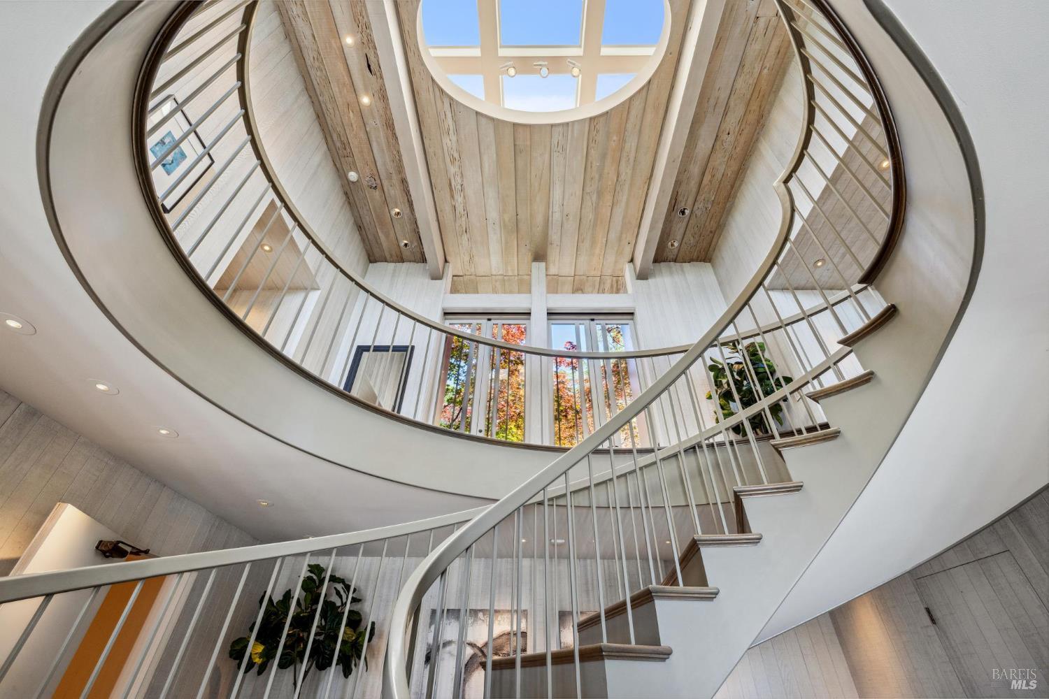 Detail Gallery Image 4 of 99 For 83 Mount Tiburon Rd, Tiburon,  CA 94920 - 6 Beds | 5/1 Baths