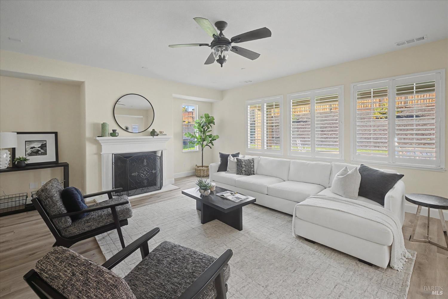 Detail Gallery Image 17 of 73 For 685 Elderberry Loop, Vacaville,  CA 95688 - 5 Beds | 4/1 Baths