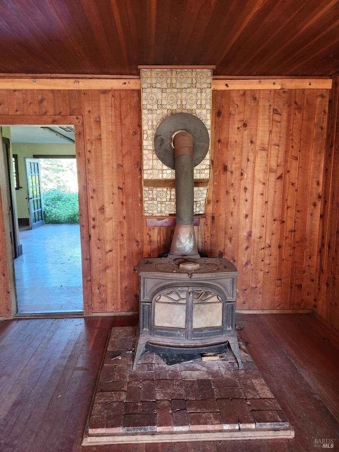 Detail Gallery Image 6 of 45 For 13333 Low Gap Rd, Ukiah,  CA 95482 - 5 Beds | 2/1 Baths