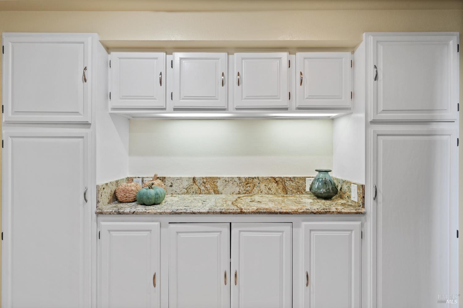 Detail Gallery Image 9 of 31 For 258 Pelican Ln, Novato,  CA 94949 - 2 Beds | 2/1 Baths