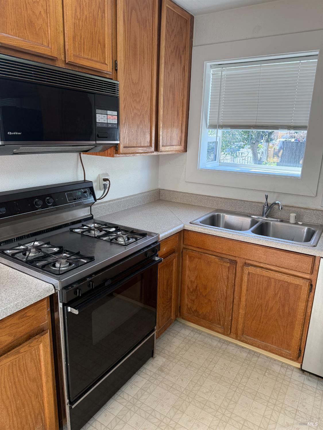 Detail Gallery Image 11 of 14 For 472 Church St, Sonoma,  CA 95476 - 1 Beds | 2 Baths