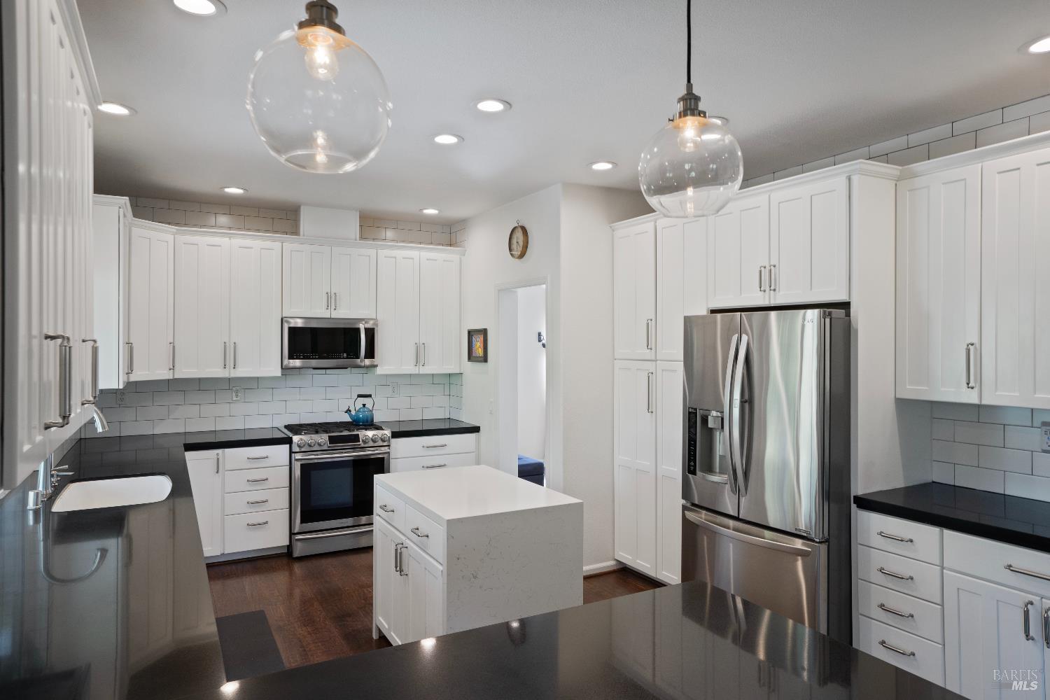 Detail Gallery Image 5 of 56 For 120 Eichten Ln, Penngrove,  CA 94951 - 4 Beds | 2/1 Baths