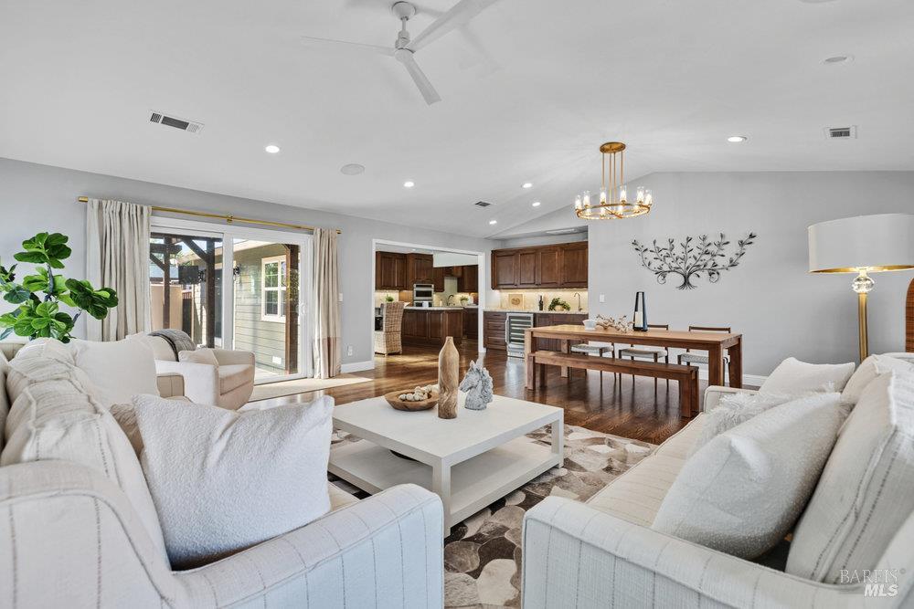 Detail Gallery Image 5 of 61 For 1022 Berry Ln, Napa,  CA 94558 - 4 Beds | 3 Baths