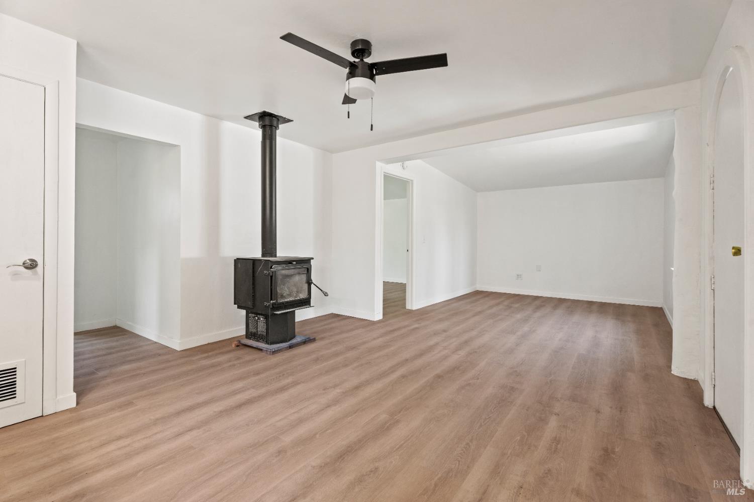 Detail Gallery Image 6 of 20 For 2025 Valley Rd, Willits,  CA 95490 - 2 Beds | 2 Baths