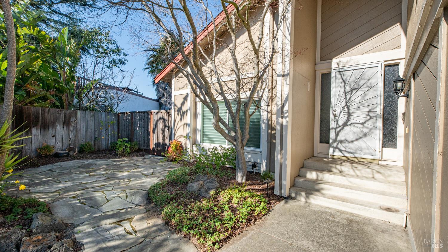 Detail Gallery Image 4 of 56 For 309 Drake Ct, Benicia,  CA 94510 - 3 Beds | 2/1 Baths