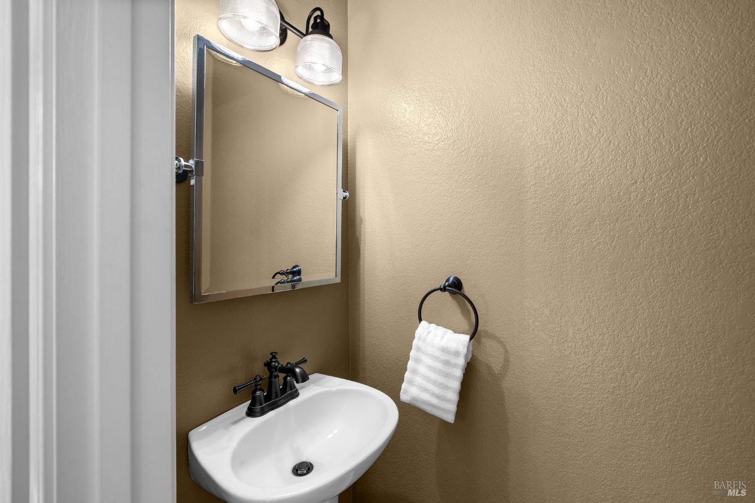 Detail Gallery Image 42 of 54 For 12 Rain Tree Ct, Petaluma,  CA 94952 - 3 Beds | 1/1 Baths