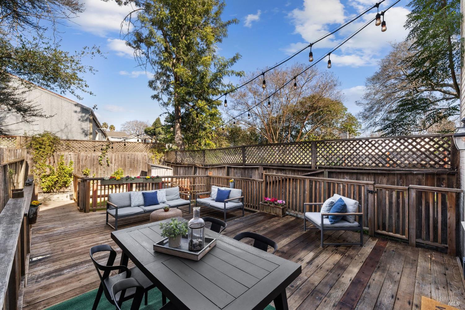 Detail Gallery Image 13 of 54 For 12 Rain Tree Ct, Petaluma,  CA 94952 - 3 Beds | 1/1 Baths