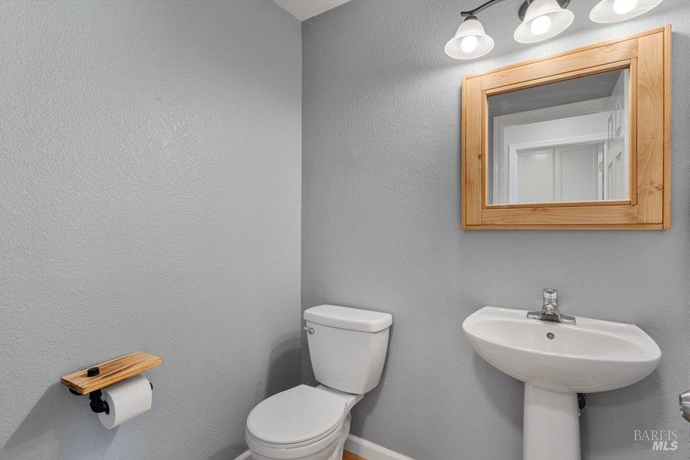Detail Gallery Image 42 of 77 For 1210 Maple Dr, Rohnert Park,  CA 94928 - 3 Beds | 2/1 Baths