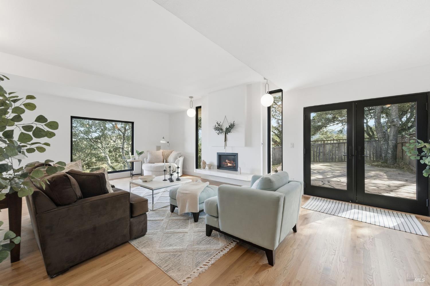 Detail Gallery Image 5 of 42 For 194 Maestro Rd, Novato,  CA 94947 - 4 Beds | 3 Baths