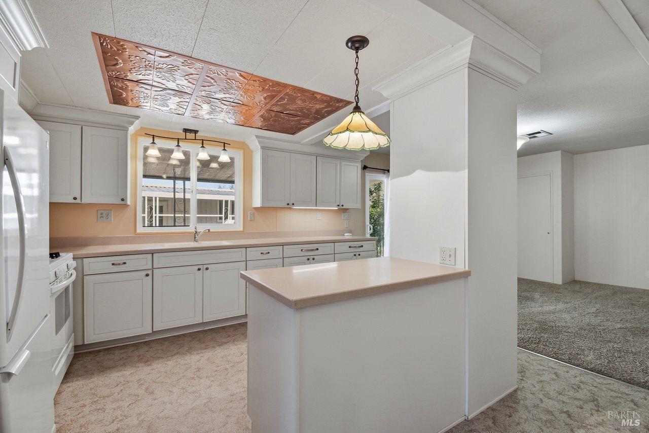 Detail Gallery Image 6 of 17 For 34 Maywood Dr, Santa Rosa,  CA 95409 - 2 Beds | 2 Baths