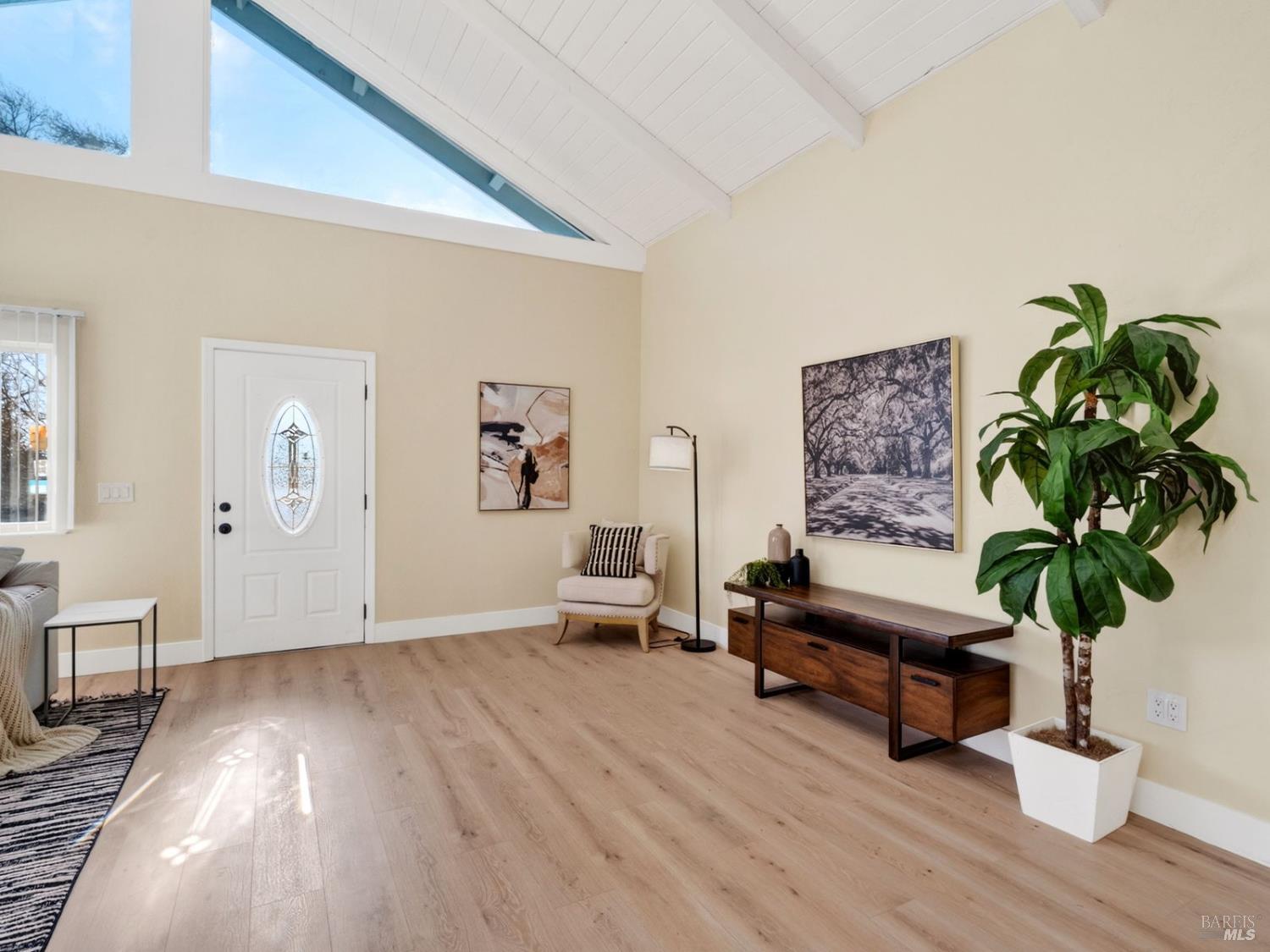 Detail Gallery Image 4 of 44 For 1014 Henry Ct, Vallejo,  CA 94591 - 3 Beds | 2 Baths