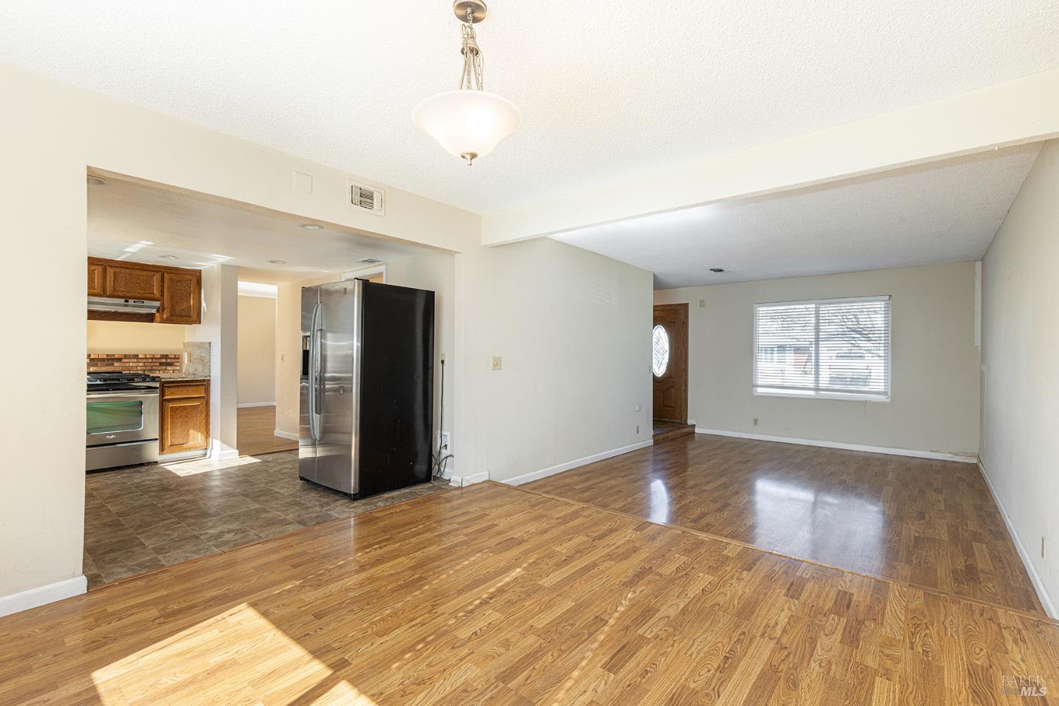 Detail Gallery Image 7 of 41 For 380 Claridge Ct, Vacaville,  CA 95687 - 4 Beds | 2/1 Baths