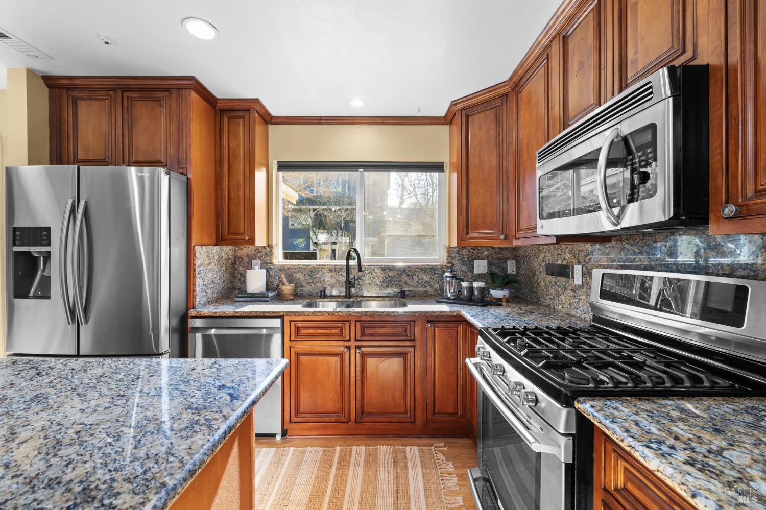 Detail Gallery Image 21 of 54 For 12 Rain Tree Ct, Petaluma,  CA 94952 - 3 Beds | 1/1 Baths