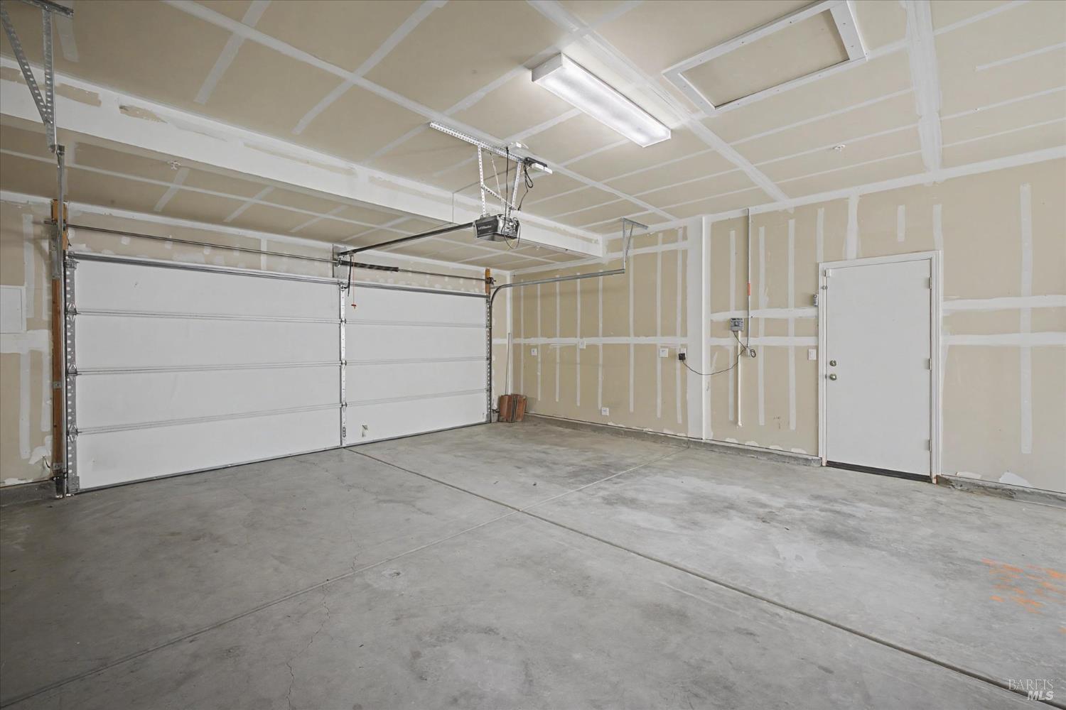 Detail Gallery Image 38 of 73 For 685 Elderberry Loop, Vacaville,  CA 95688 - 5 Beds | 4/1 Baths