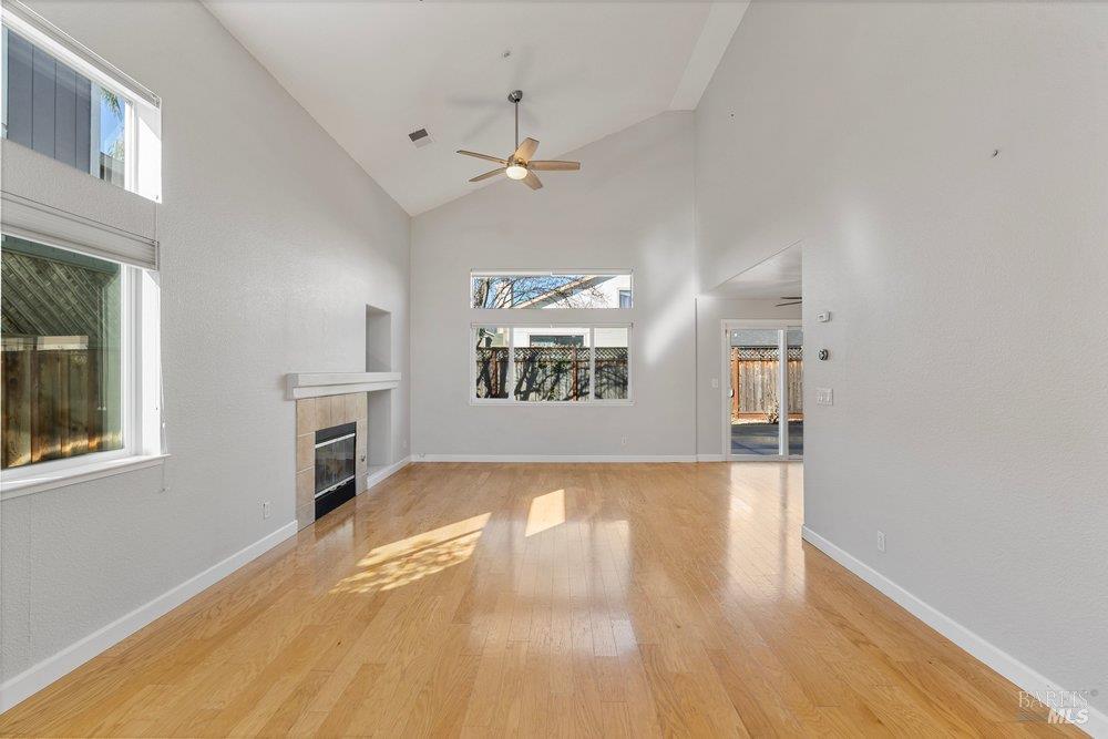 Detail Gallery Image 9 of 77 For 1210 Maple Dr, Rohnert Park,  CA 94928 - 3 Beds | 2/1 Baths