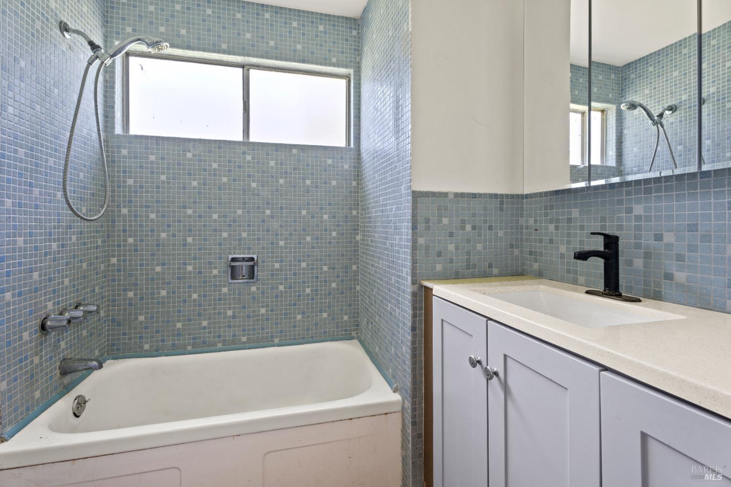 Detail Gallery Image 13 of 20 For 2025 Valley Rd, Willits,  CA 95490 - 2 Beds | 2 Baths