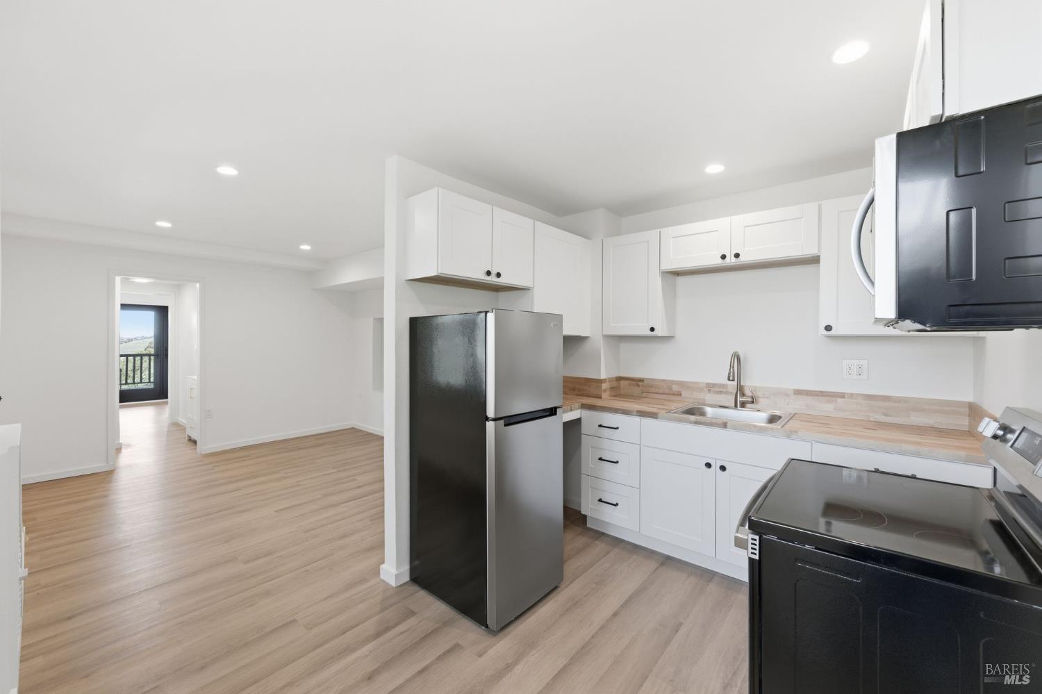 Detail Gallery Image 37 of 42 For 194 Maestro Rd, Novato,  CA 94947 - 4 Beds | 3 Baths