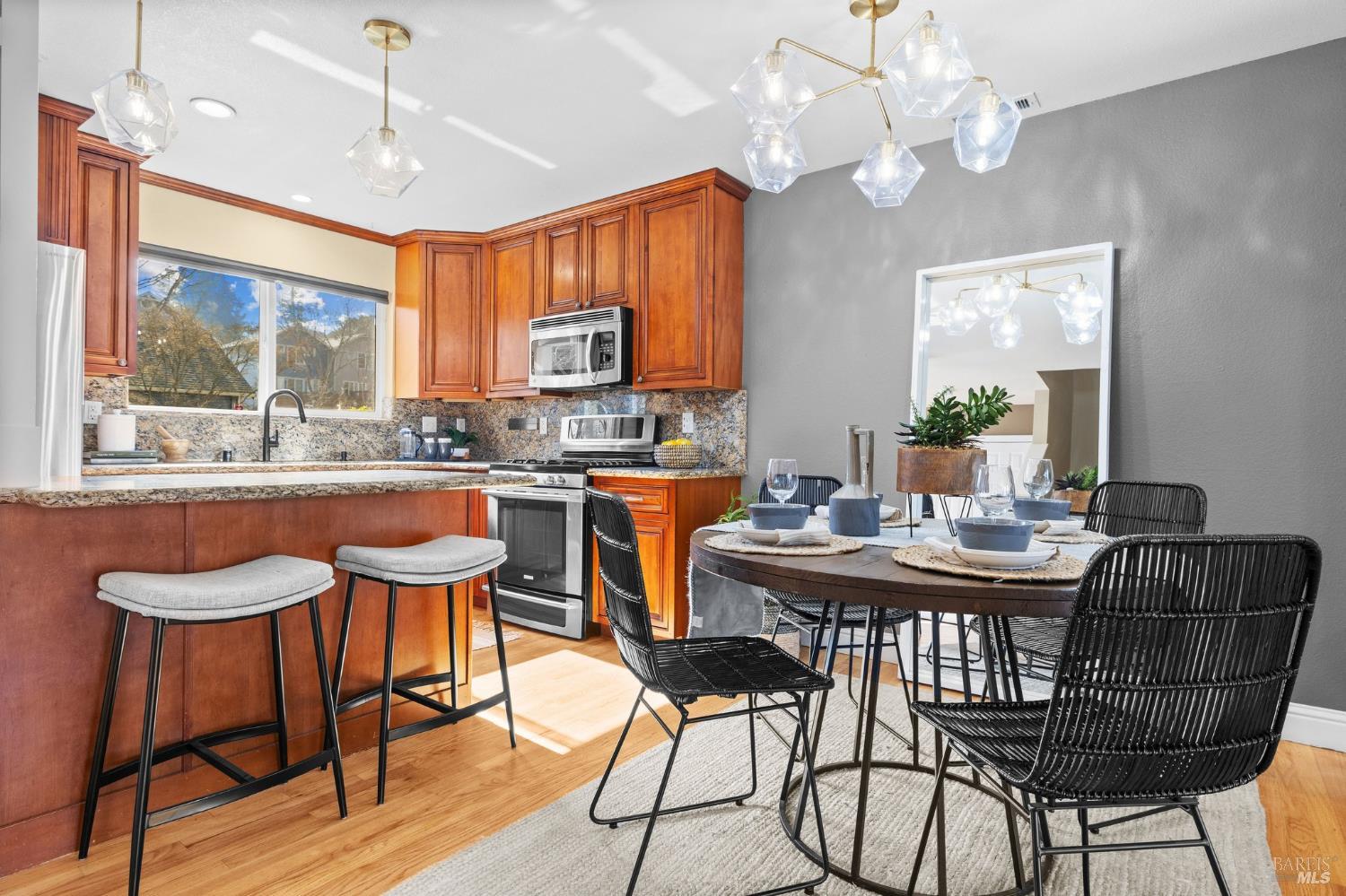 Detail Gallery Image 23 of 54 For 12 Rain Tree Ct, Petaluma,  CA 94952 - 3 Beds | 1/1 Baths