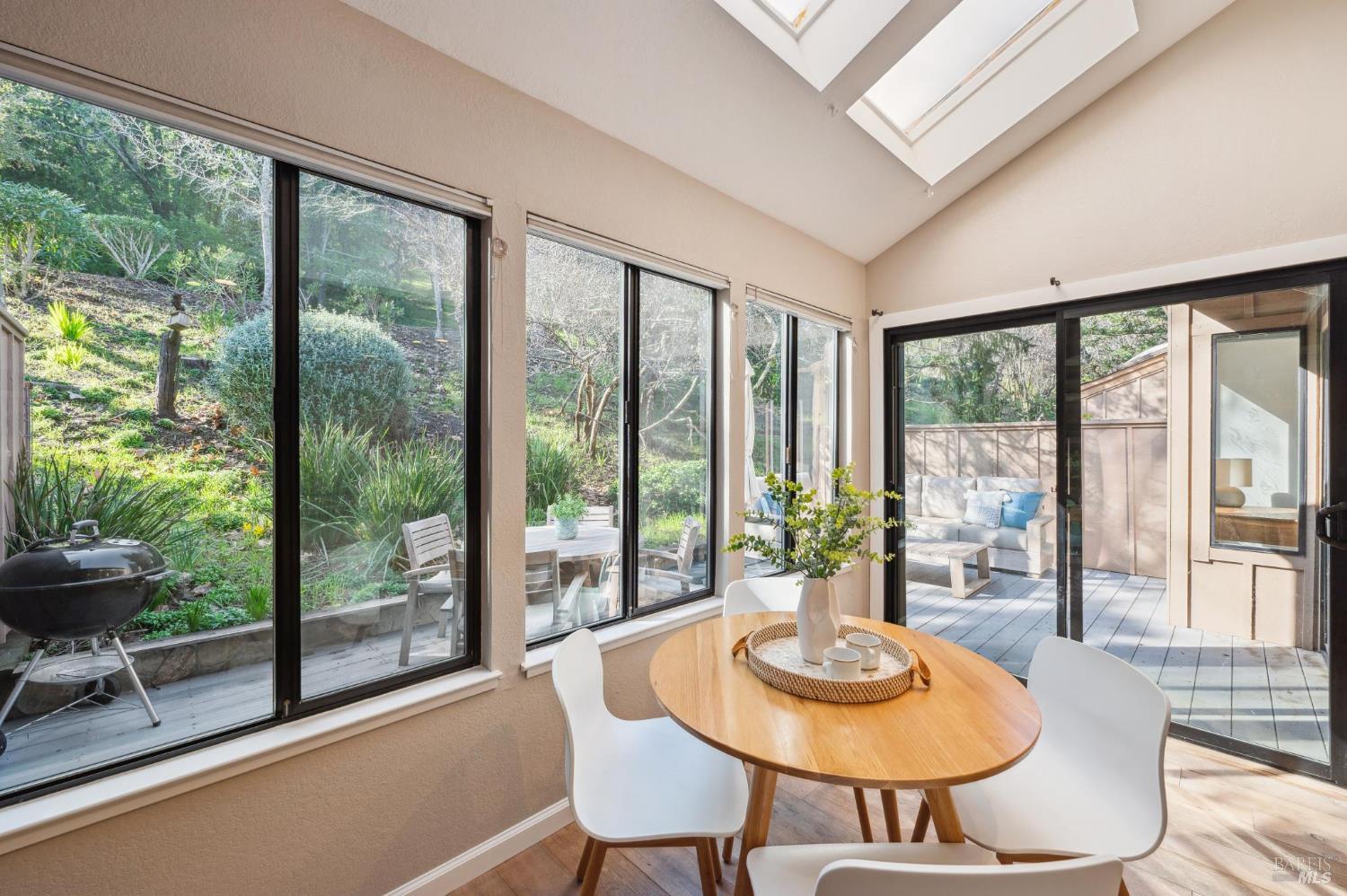 Detail Gallery Image 23 of 52 For 72 Flicker Dr, Novato,  CA 94949 - 2 Beds | 3/1 Baths