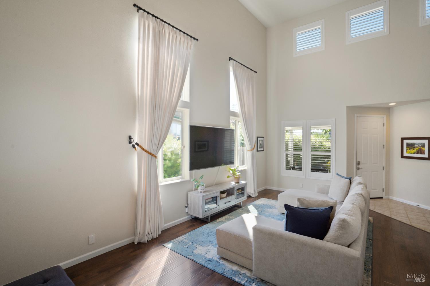 Detail Gallery Image 17 of 56 For 120 Eichten Ln, Penngrove,  CA 94951 - 4 Beds | 2/1 Baths