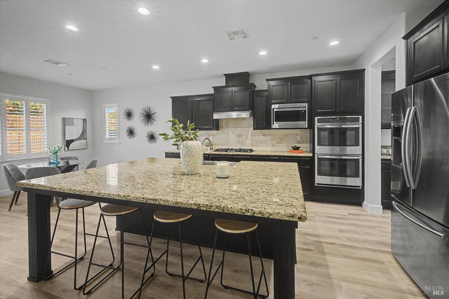 Detail Gallery Image 20 of 73 For 685 Elderberry Loop, Vacaville,  CA 95688 - 5 Beds | 4/1 Baths