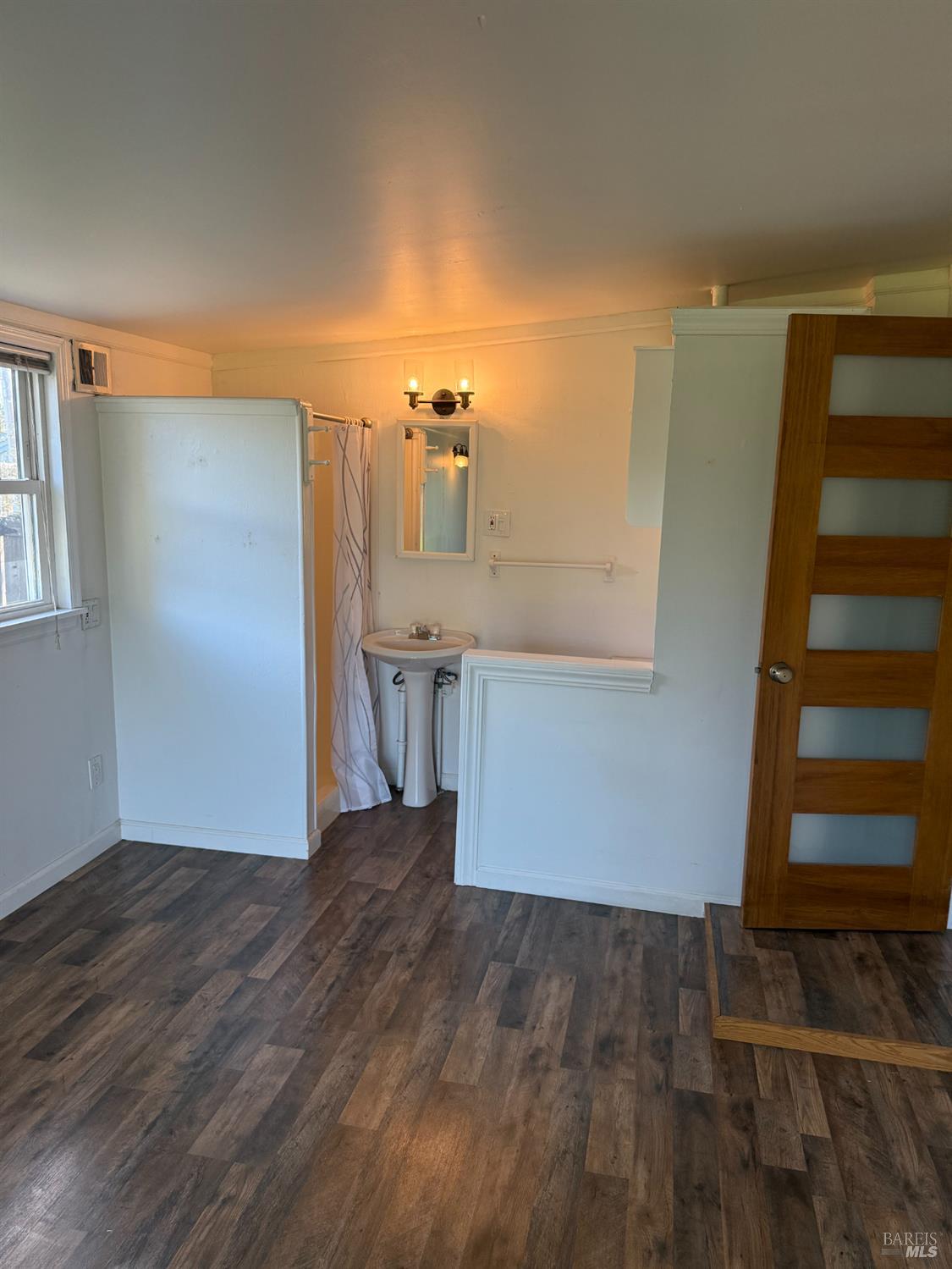 Detail Gallery Image 7 of 14 For 472 Church St, Sonoma,  CA 95476 - 1 Beds | 2 Baths