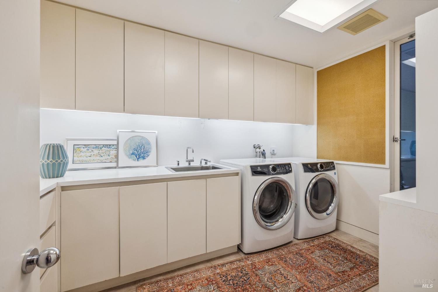 Detail Gallery Image 59 of 99 For 83 Mount Tiburon Rd, Tiburon,  CA 94920 - 6 Beds | 5/1 Baths