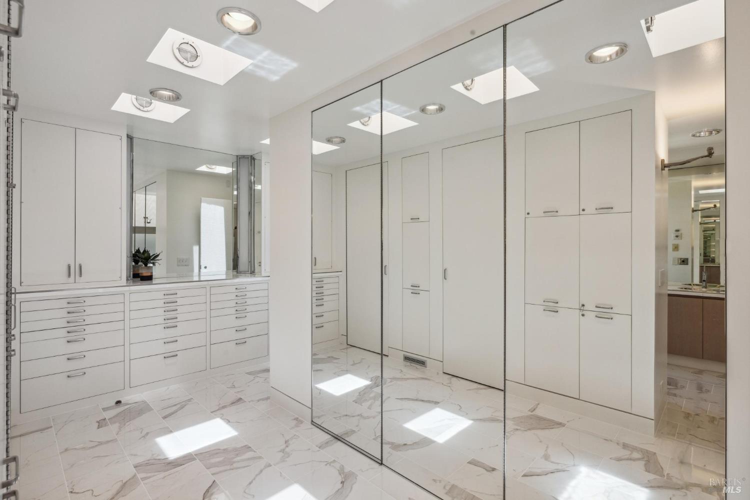 Detail Gallery Image 46 of 99 For 83 Mount Tiburon Rd, Tiburon,  CA 94920 - 6 Beds | 5/1 Baths