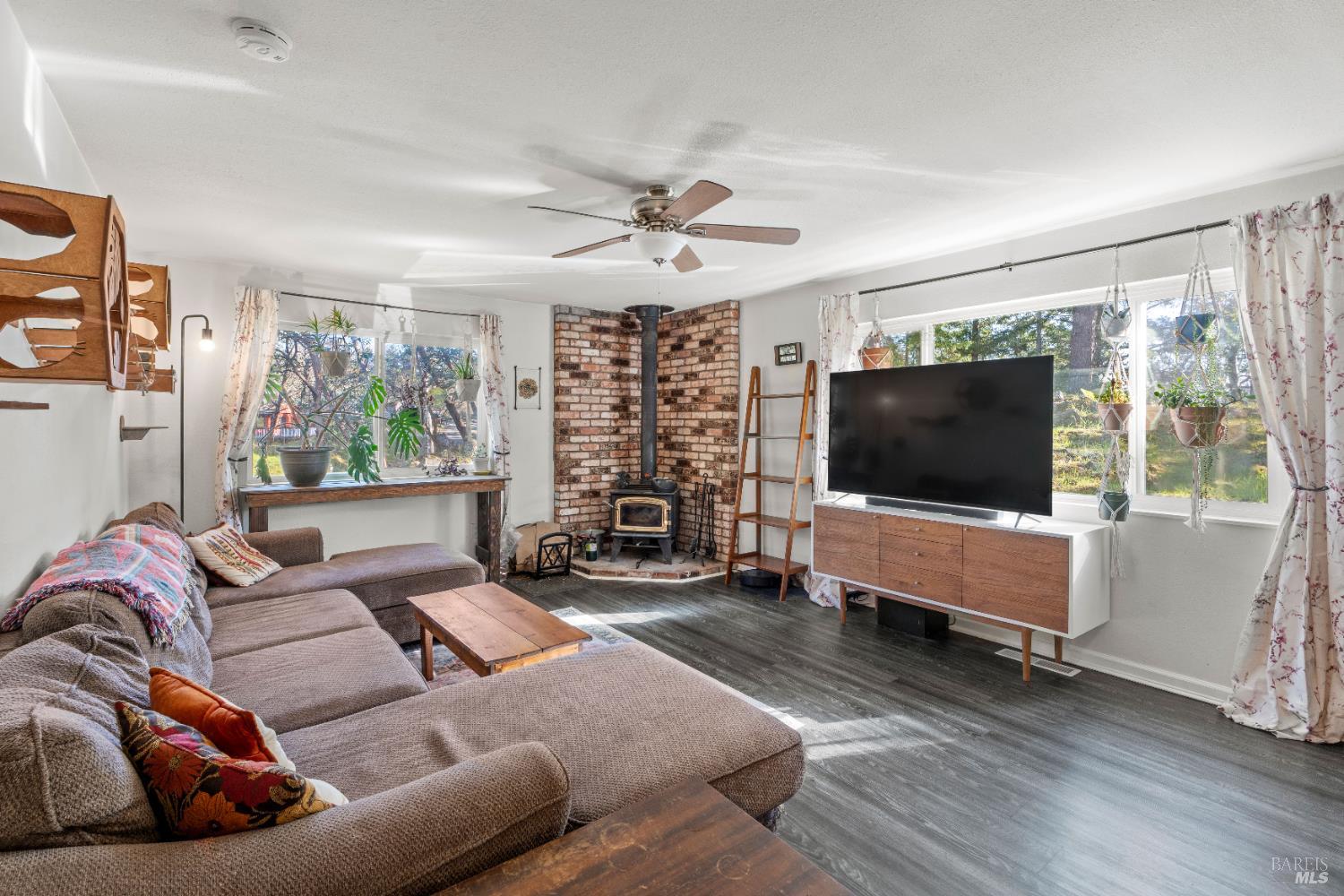 Detail Gallery Image 4 of 18 For 2021 Peacock Dr, Willits,  CA 95490 - 3 Beds | 2 Baths