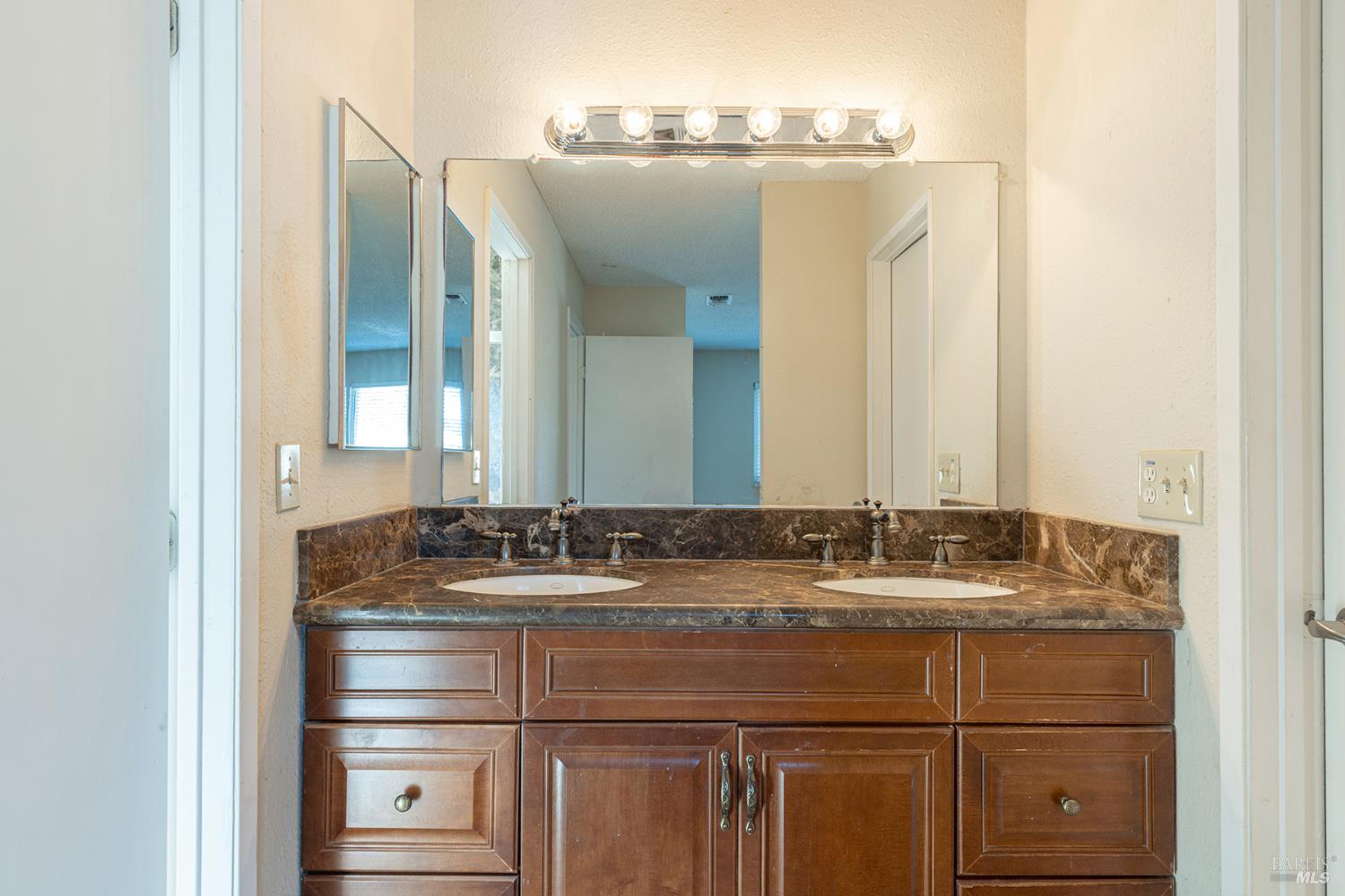 Detail Gallery Image 23 of 41 For 380 Claridge Ct, Vacaville,  CA 95687 - 4 Beds | 2/1 Baths