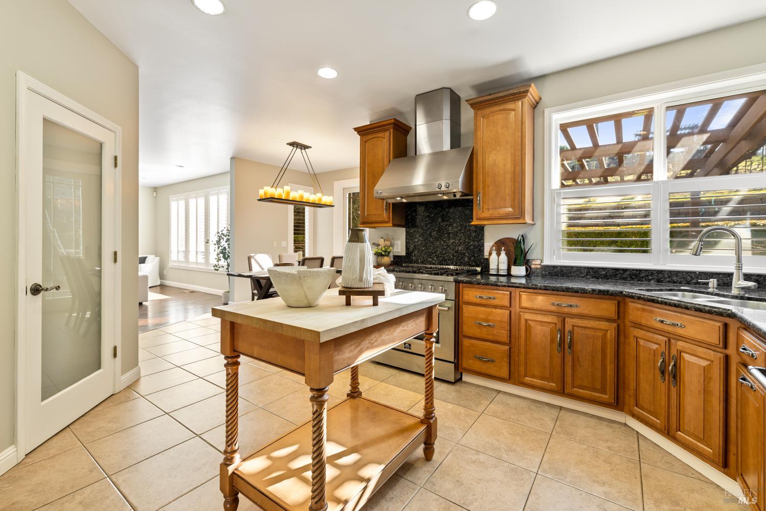 Detail Gallery Image 23 of 91 For 240 Hidden Valley Ln, Vacaville,  CA 95688 - 6 Beds | 3 Baths