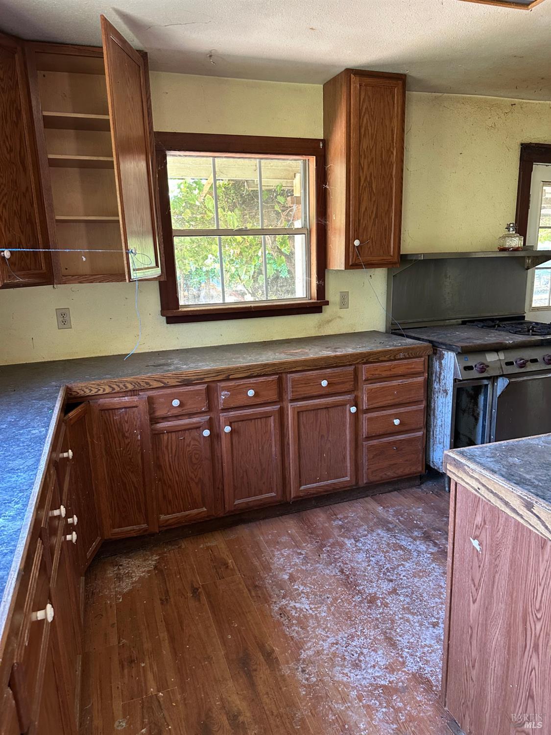 Detail Gallery Image 31 of 45 For 13333 Low Gap Rd, Ukiah,  CA 95482 - 5 Beds | 2/1 Baths