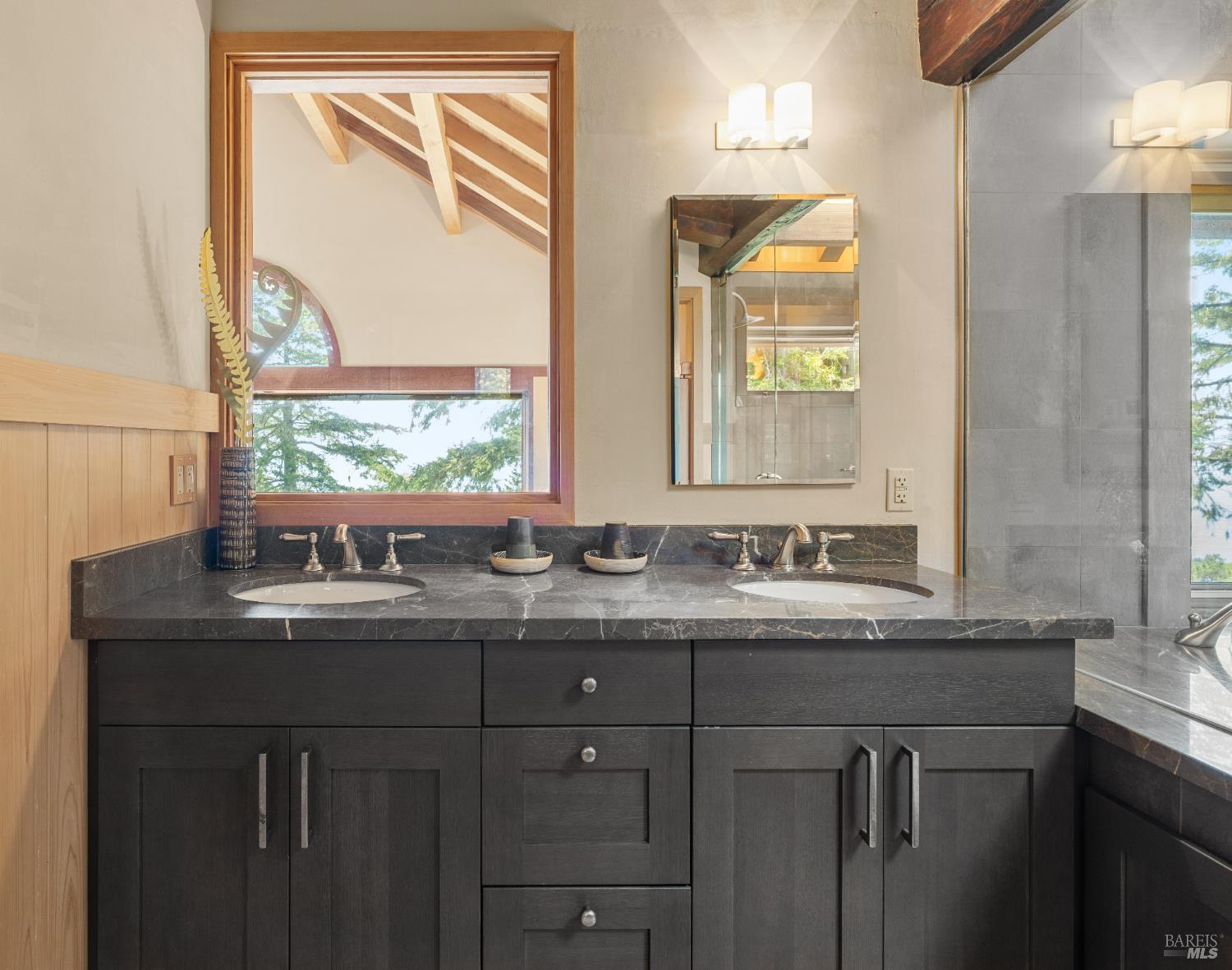 Detail Gallery Image 44 of 66 For 46900 Gypsy Flat Rd, Gualala,  CA 95445 - 2 Beds | 2 Baths