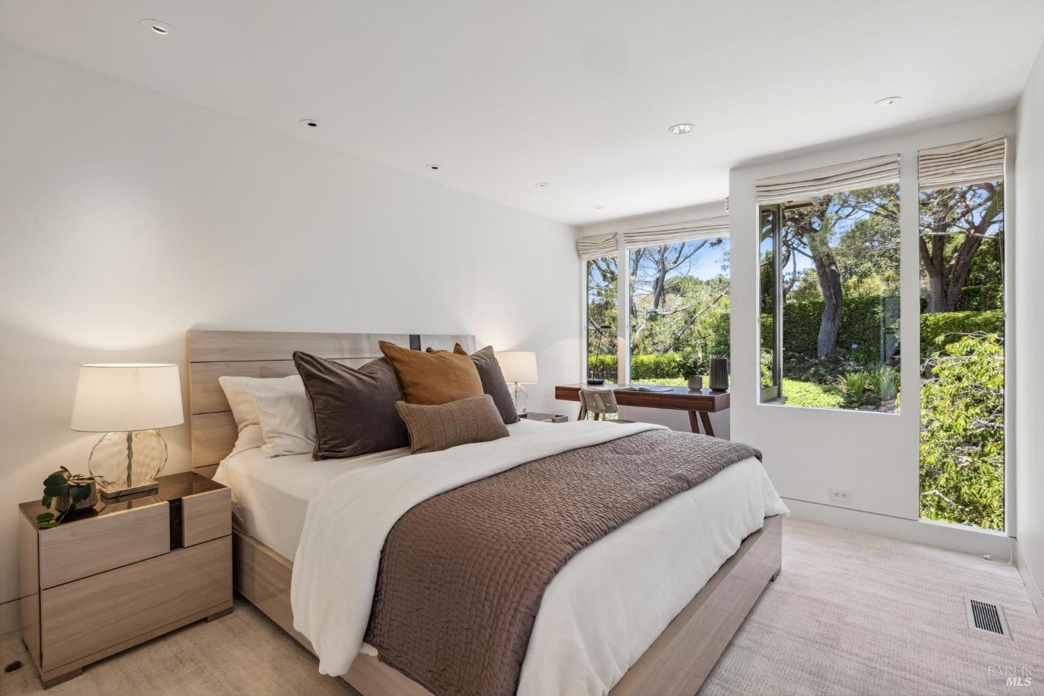 Detail Gallery Image 53 of 99 For 83 Mount Tiburon Rd, Tiburon,  CA 94920 - 6 Beds | 5/1 Baths