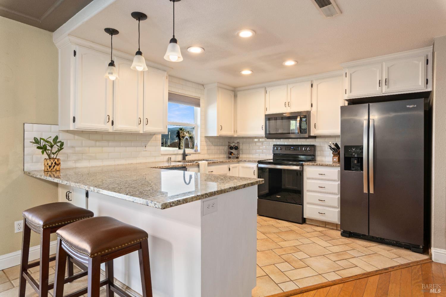 Detail Gallery Image 16 of 50 For 170 Deer Hill Ln, Lakeport,  CA 95453 - 3 Beds | 2 Baths