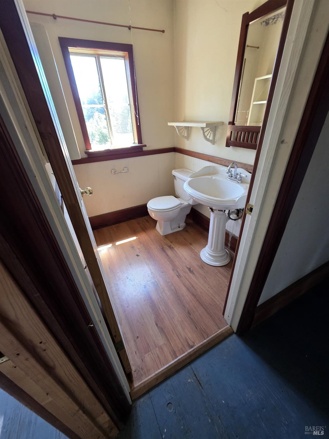 Detail Gallery Image 26 of 45 For 13333 Low Gap Rd, Ukiah,  CA 95482 - 5 Beds | 2/1 Baths