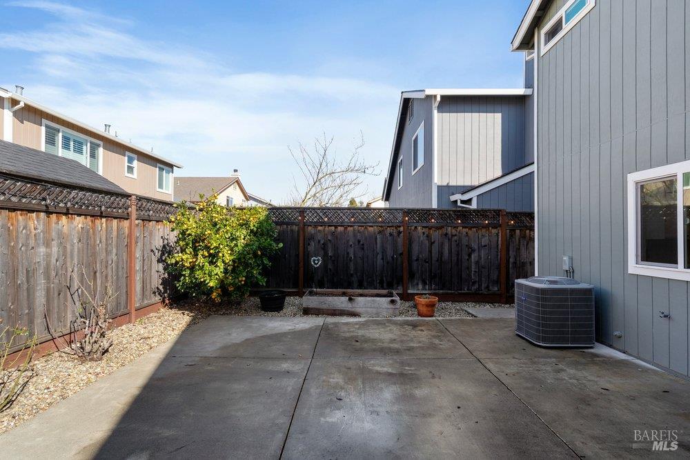 Detail Gallery Image 60 of 77 For 1210 Maple Dr, Rohnert Park,  CA 94928 - 3 Beds | 2/1 Baths