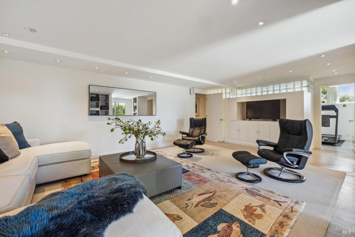 Detail Gallery Image 74 of 99 For 83 Mount Tiburon Rd, Tiburon,  CA 94920 - 6 Beds | 5/1 Baths