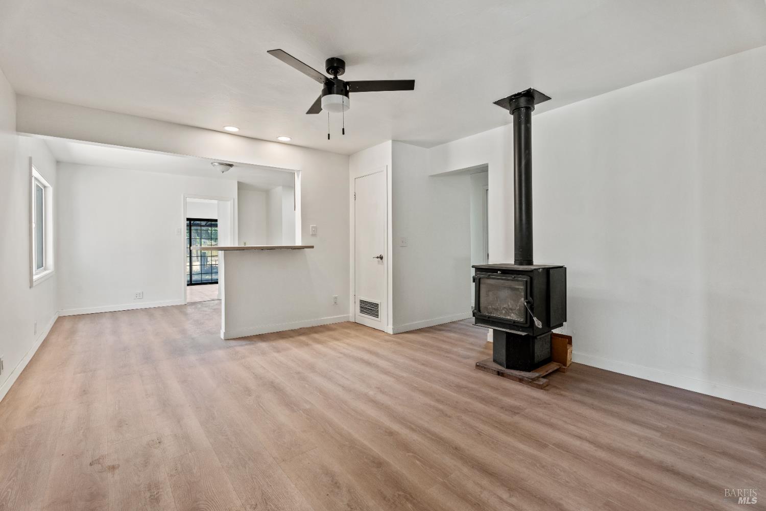 Detail Gallery Image 5 of 20 For 2025 Valley Rd, Willits,  CA 95490 - 2 Beds | 2 Baths