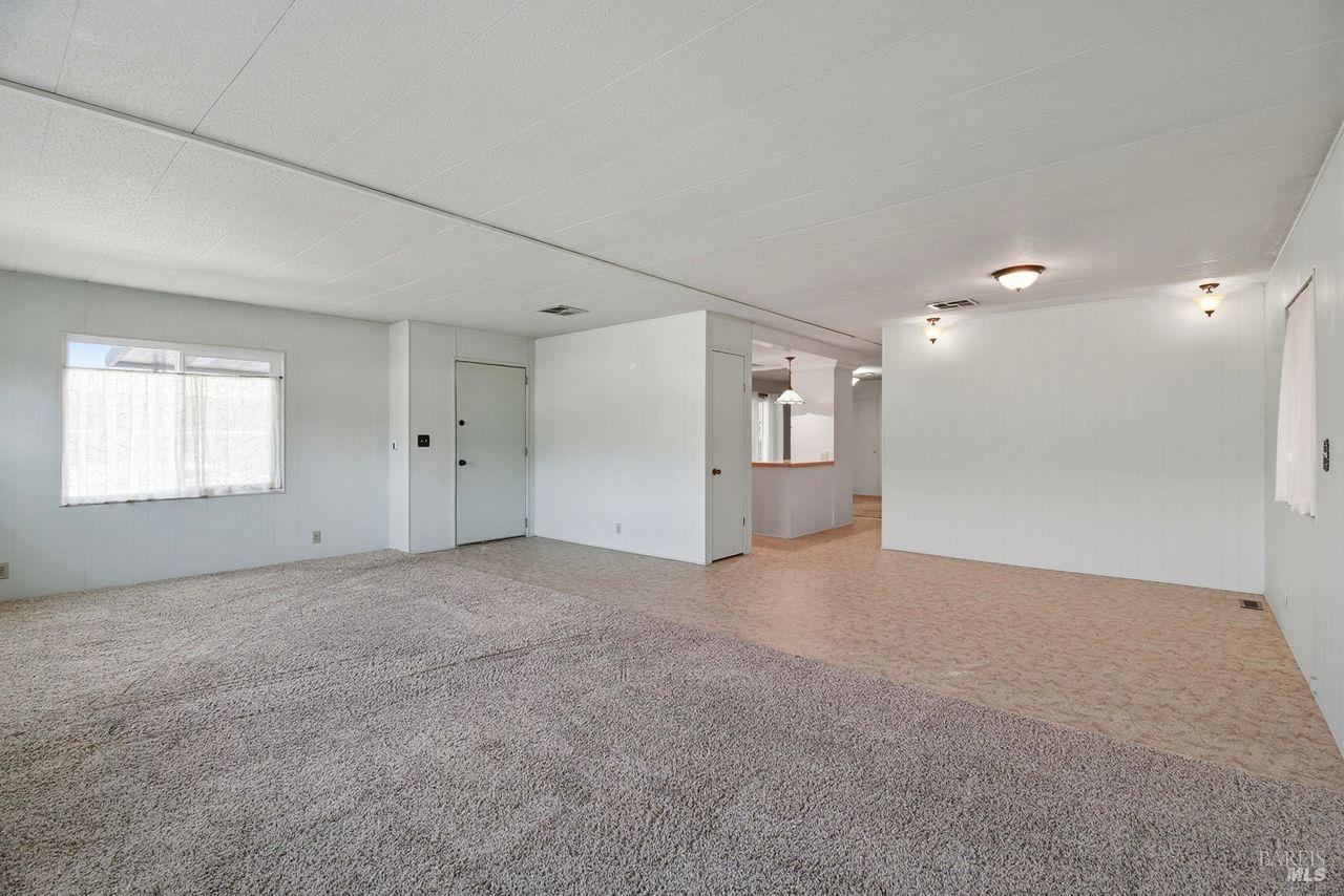 Detail Gallery Image 5 of 17 For 34 Maywood Dr, Santa Rosa,  CA 95409 - 2 Beds | 2 Baths