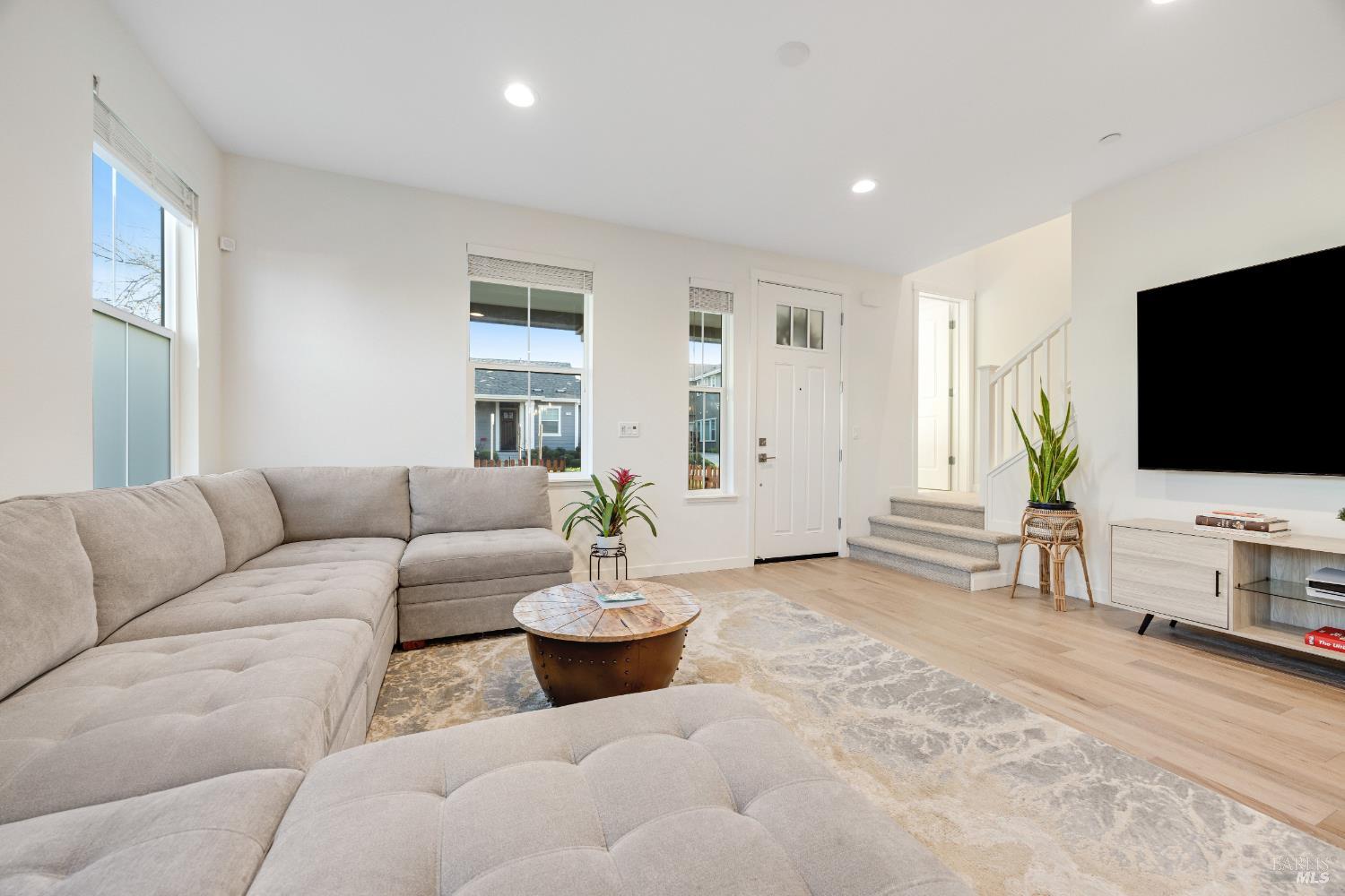 Detail Gallery Image 10 of 44 For 1747 Linden Ln, Santa Rosa,  CA 95404 - 3 Beds | 2/1 Baths